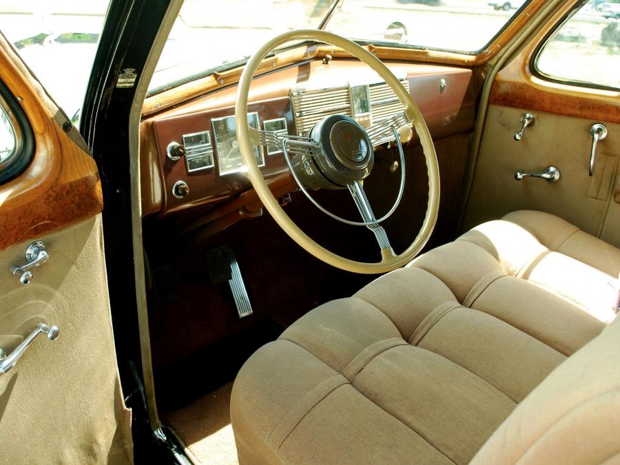  Cadillac Series 90 V16 Sedan by Fleetwood 1938 года  (фото 4 из 6)